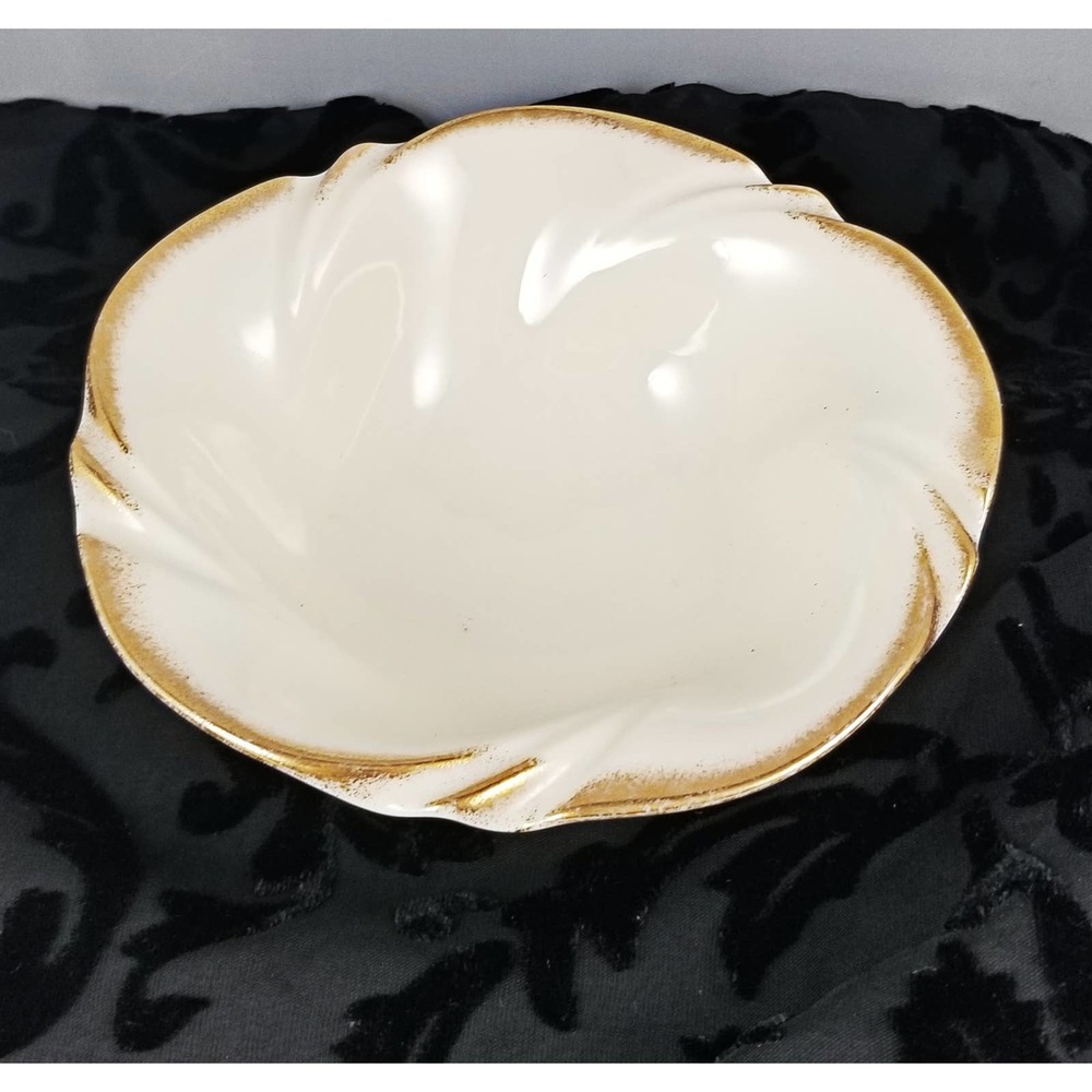 LENOX Serving Bowl Trimmed in Gold